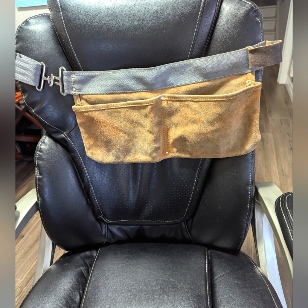 Tool Belt. 2 pockets. And loop for hammer. Leather with Nylon belt.